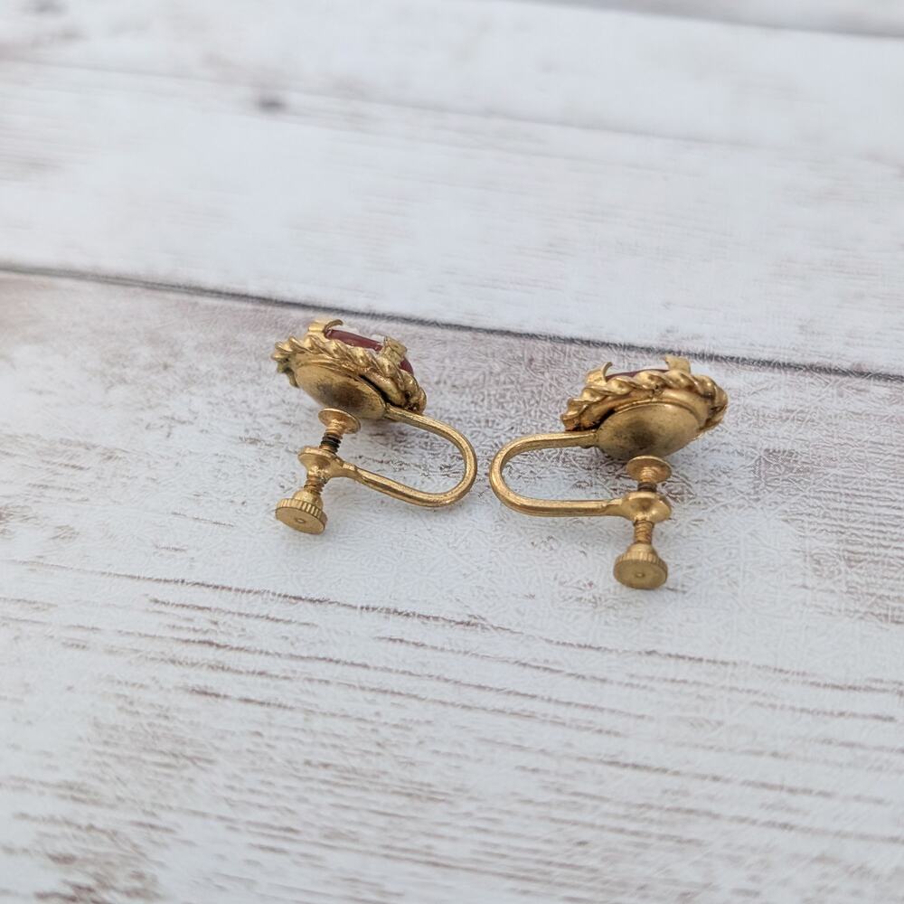 Vintage Screw Back Earrings 0.5" Dainty Cameo Style Red & Cream - Picture 7 of 9